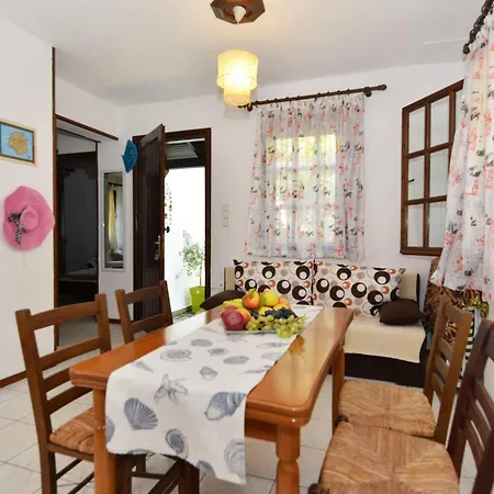 In Golden 2 Apartment